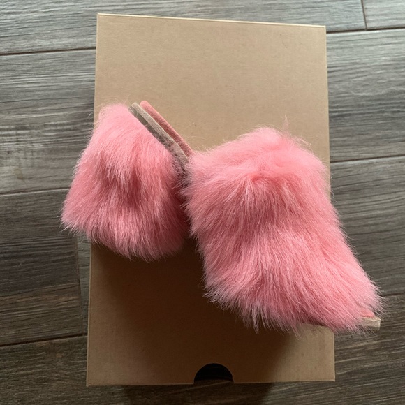 Ugh Rosa Fluffy Slides - Picture 5 of 5